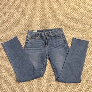 GAP Classic straight mid rise denim jean size 4